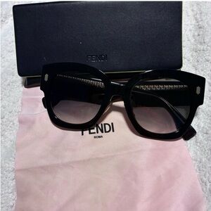 Fendi Elegant Black Sunglasses